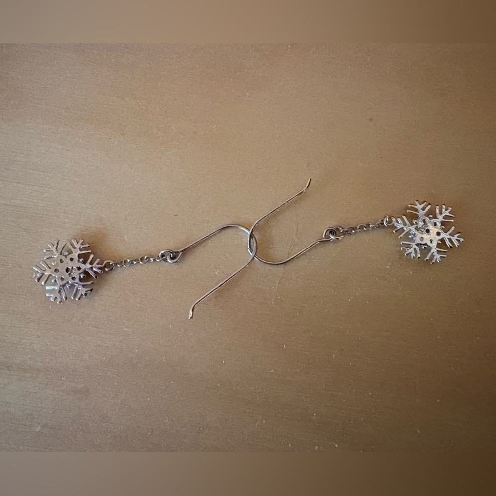 Elegant Silver Snowflake Earrings - Picture 2 of 2